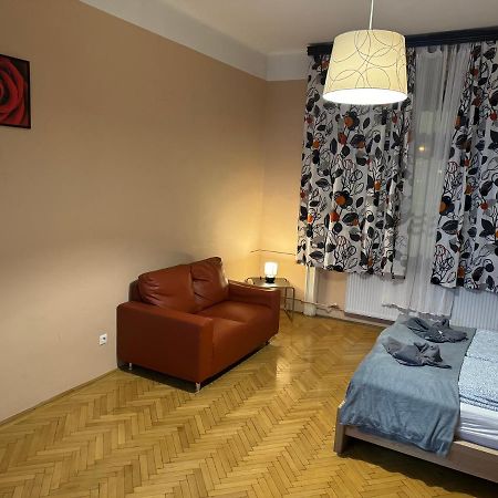 Lanchid Castle Side Red And Blue Apartment Budapest Exterior photo